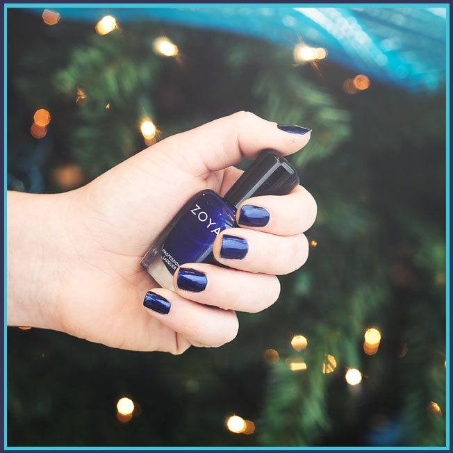 blue christmas manicure